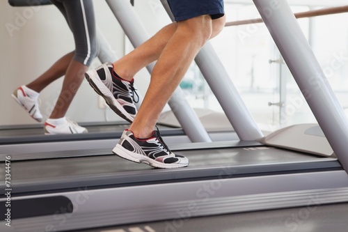 Fit people running on treadmills © WavebreakmediaMicro