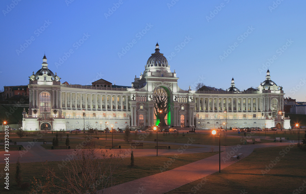 Obraz premium Palace of Farmers and square