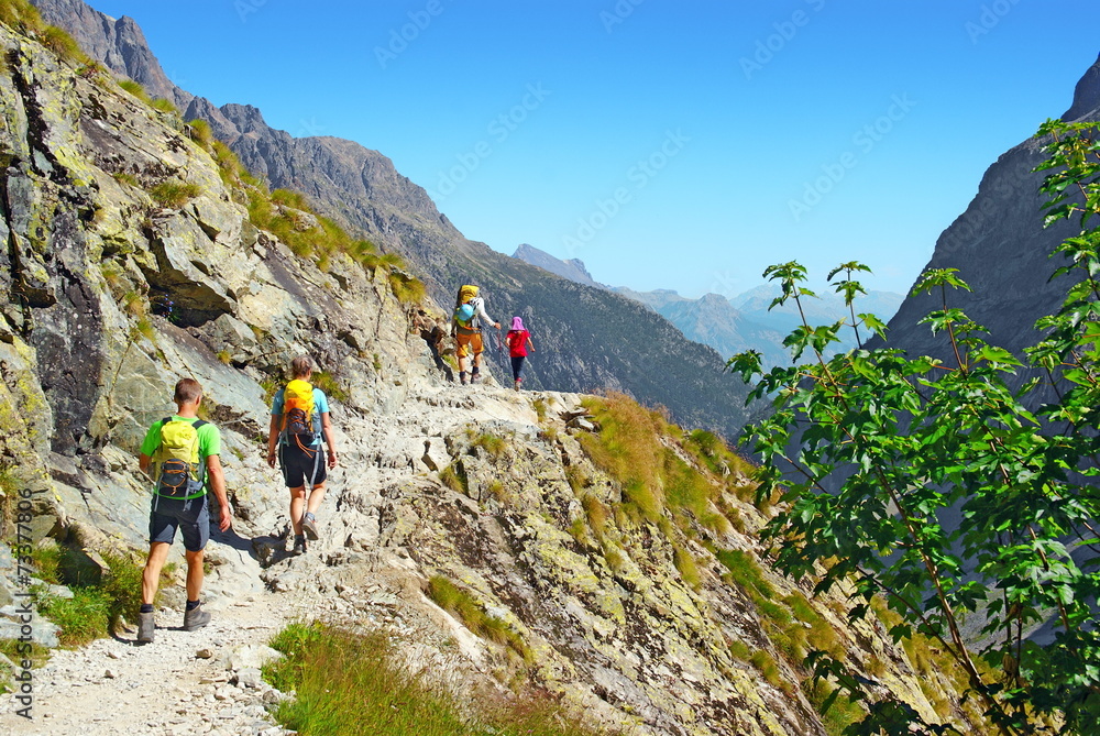 Fototapeta premium Marcheurs en montagne