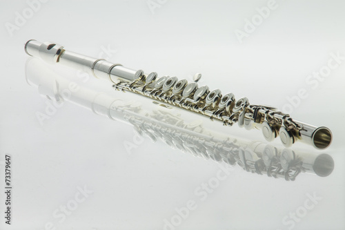 Flauta travesera con reflejo photo