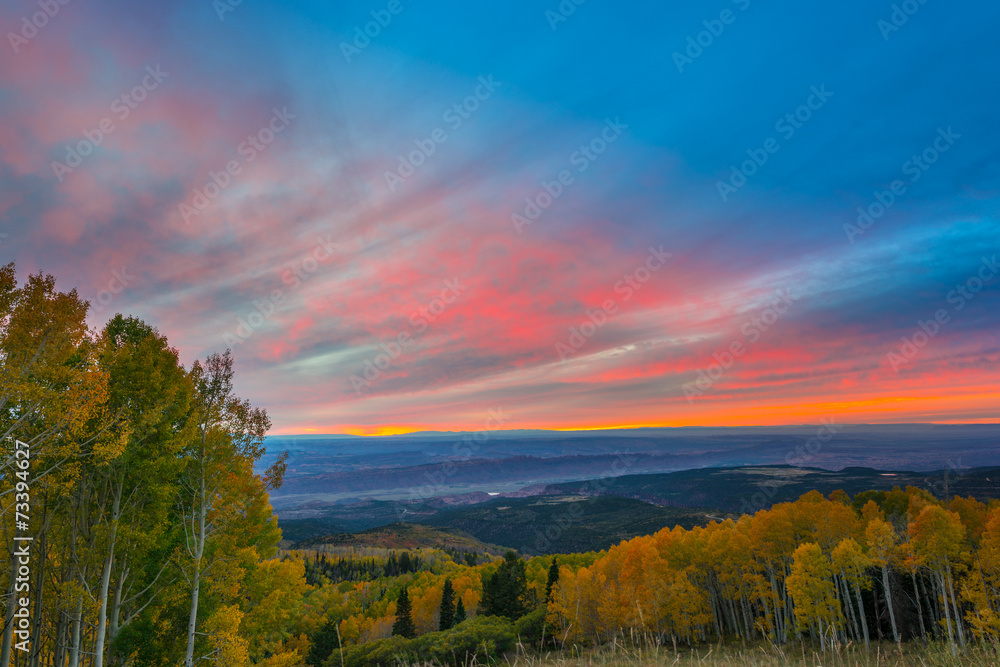 Obraz premium Colorful Dramatic Sunset Sky over the City of Moab Fall Colors