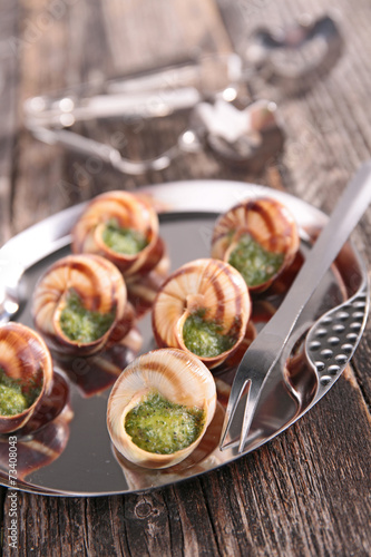 snail with butter and parsley