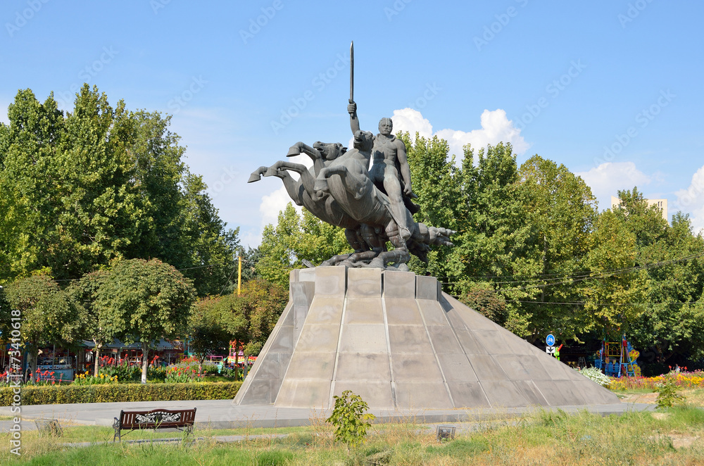 Naklejka premium Памятник Зоровару Андранику в Ереване