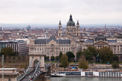Budapest Chain Bridge and St. Stephen's Basilica © teddyh