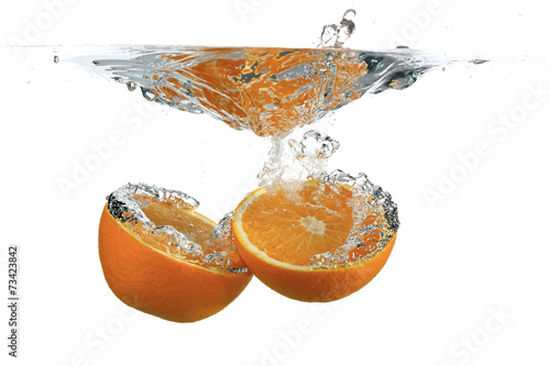 Fototapeta Naklejka Na Ścianę i Meble -  Divided orange in water