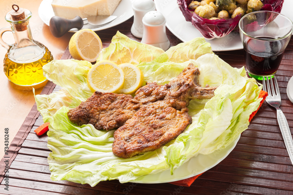 Foto Stock Cotoletta alla milanese o orecchia d’elefante fritta Adobe