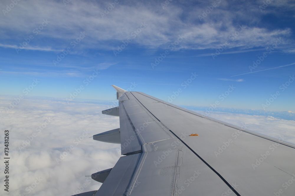 Flugzeug und Himmel