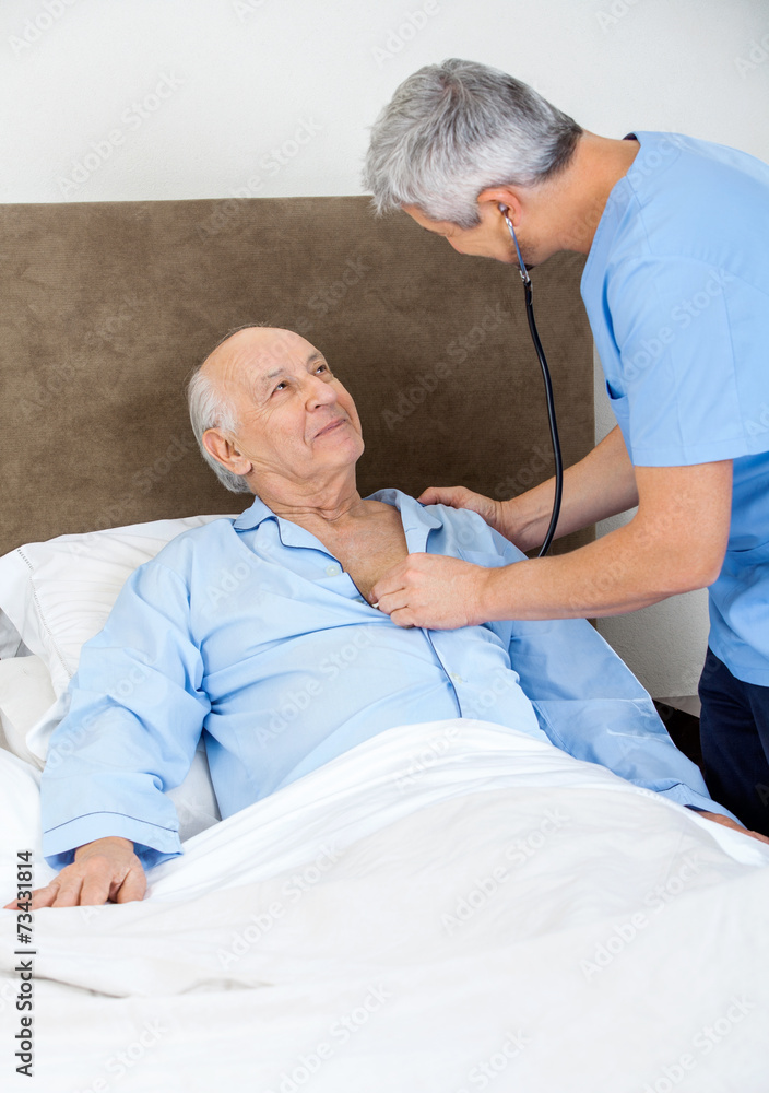 Obraz premium Caretaker Checking Senior Man With Stethoscope