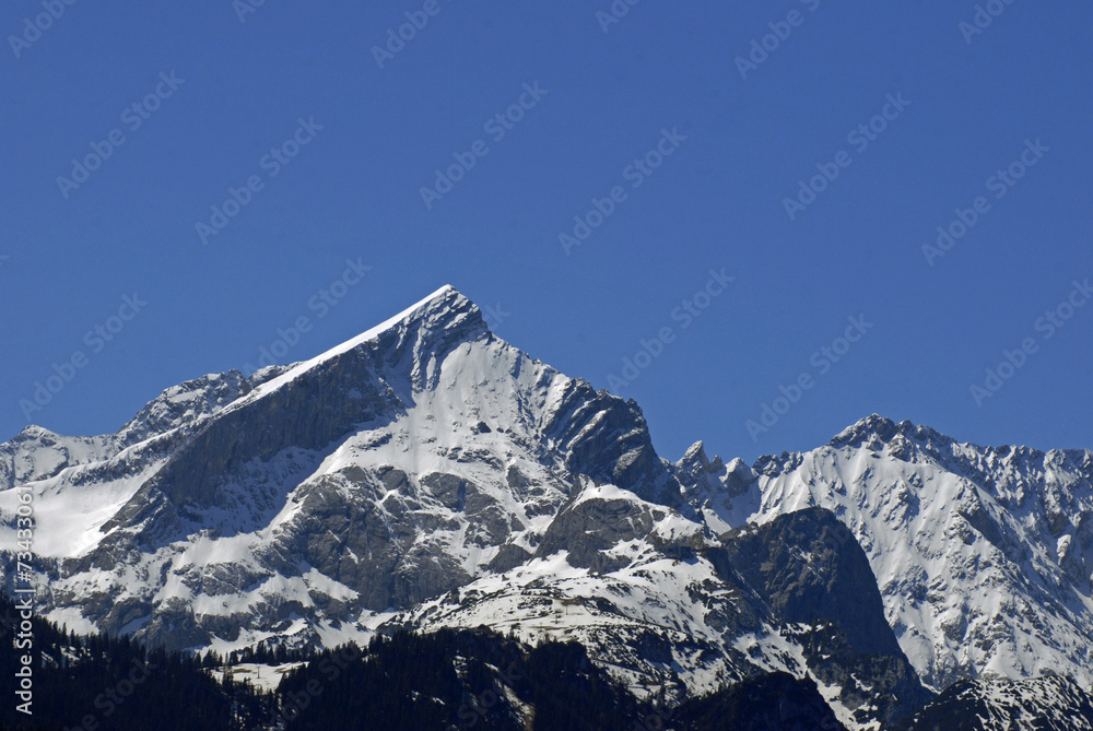 schneebedeckte Alpspitze, Garmisch-Partenkirchen