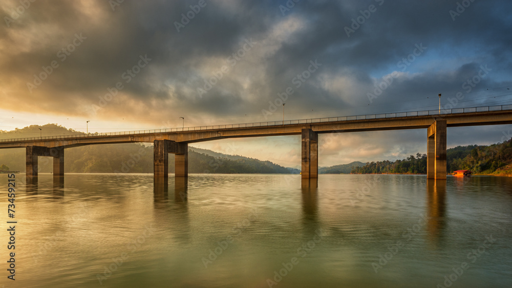 Sunrise & Lake Temenggor Bridge