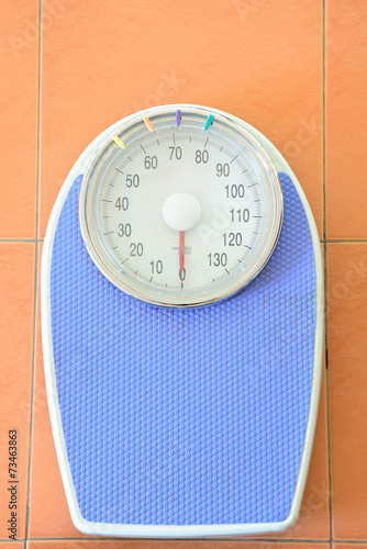 Analog weight scale isolated