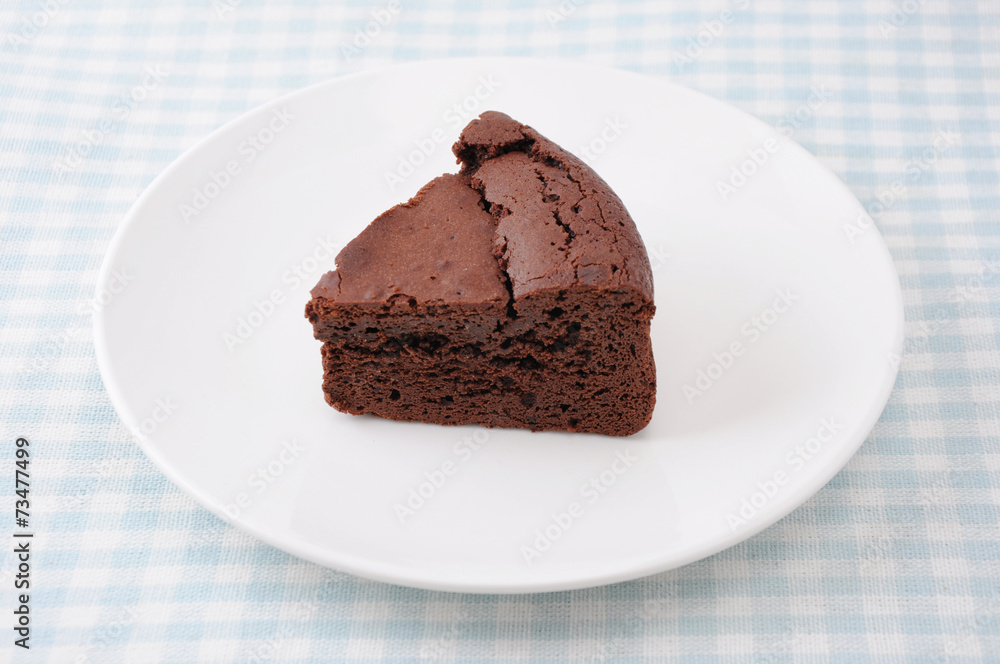 お皿にのせた チョコレート ケーキ ガトー ショコラ テーブルクロス お皿にのせた チョコレート ケーキ ガトー ショコラ テーブルクロス