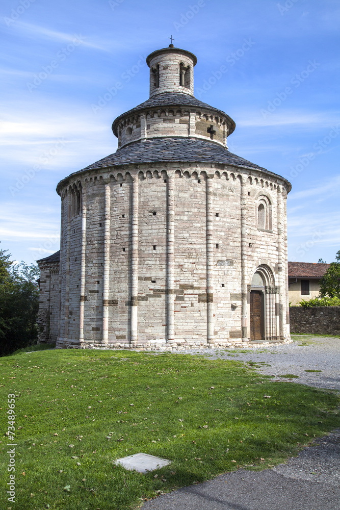 San Tome, Romanesque church near Almenno San Bartolomeo (Bergamo San Tome, Romanesque church near Almenno San Bartolomeo (Bergamo
