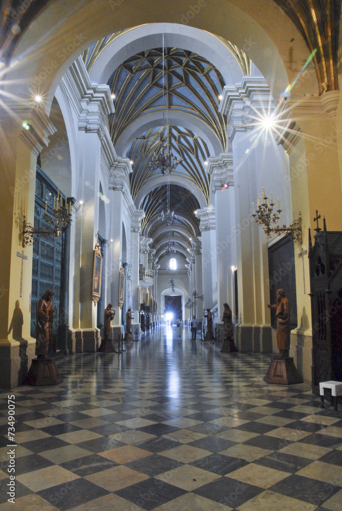 Lima cathedral, side aisle