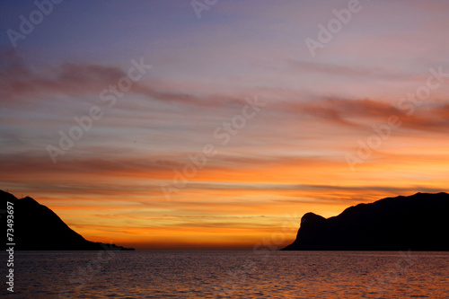 CIELO AL TRAMONTO SUL LAGO DI GARDA