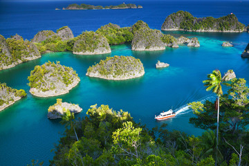 Ingelijste posters Indonesië Fam eilanden Raja Ampat luchtfoto  © lesly