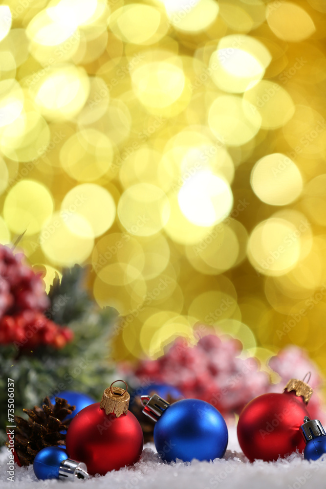 Obraz premium Christmas balls on bright background