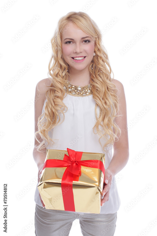 Hübsche junge Frau mit Weihnachtsgeschenk Hübsche junge Frau mit Weihnachtsgeschenk