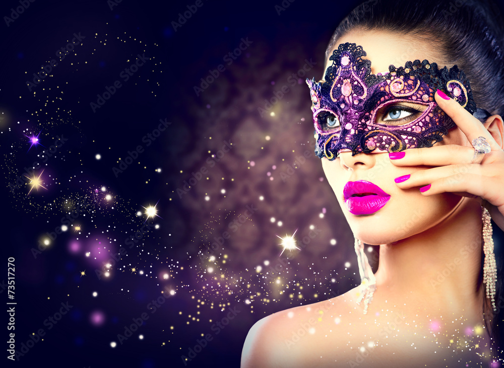 Sexy woman wearing carnival mask over holiday dark background - obrazy, fototapety, plakaty 