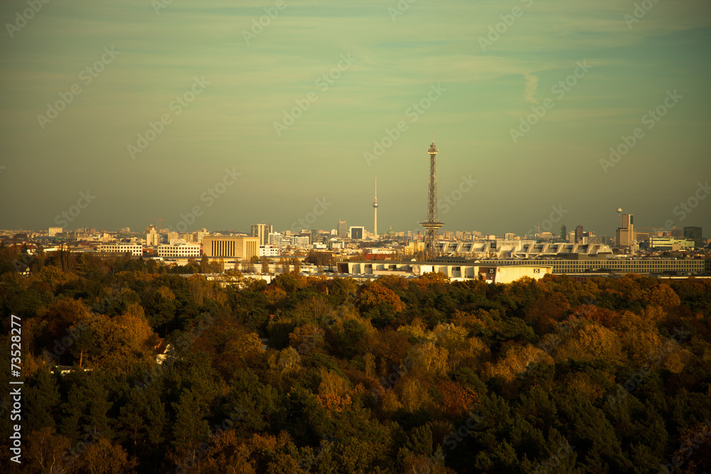 Berlin Skyline im Abendlicht