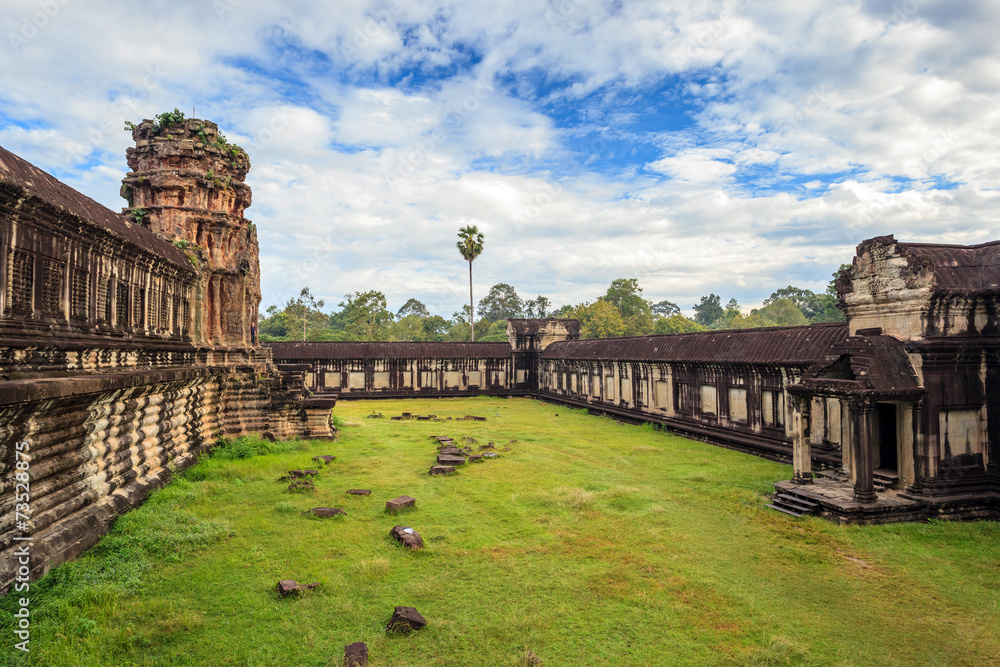 Obraz premium Ancient ruin inside Angkor Wat Temple, Siem Reap, Cambodia