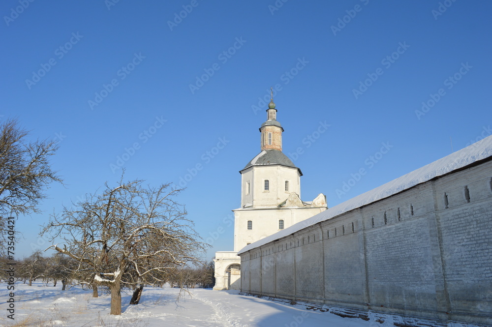 Стена монастырская