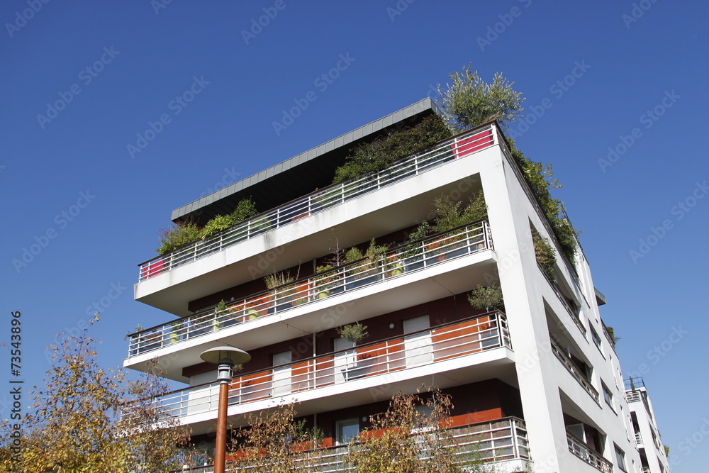 Immeuble moderne avec terrasses à Boulogne