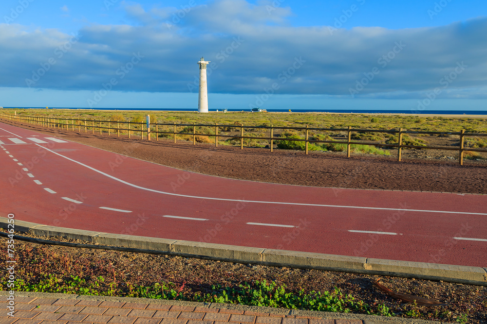 Obraz premium Bike lane and lighthouse view, Morro Jable beach, Fuerteventura