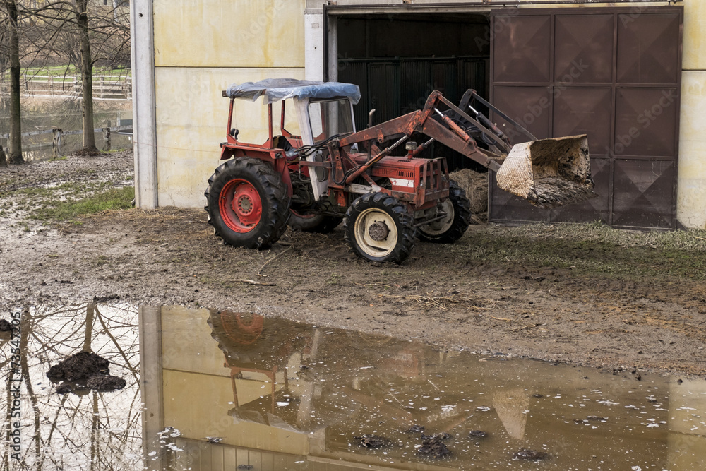 Obraz premium Trattore agricolo