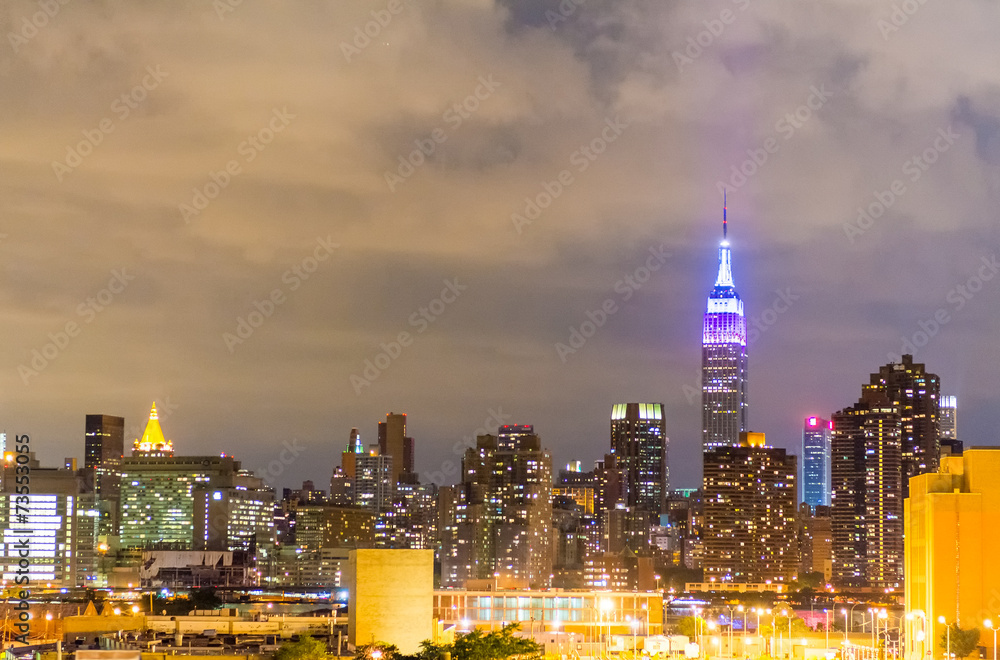 Fototapeta premium Amazing New York skyscrapers at dusk