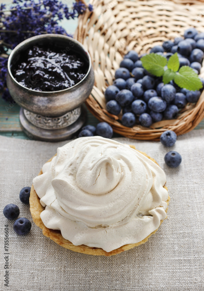 Pavlova with blueberries