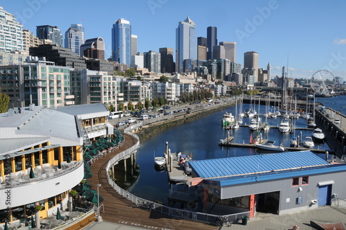 Seattle Skyline mit Bell Harbor Marina
