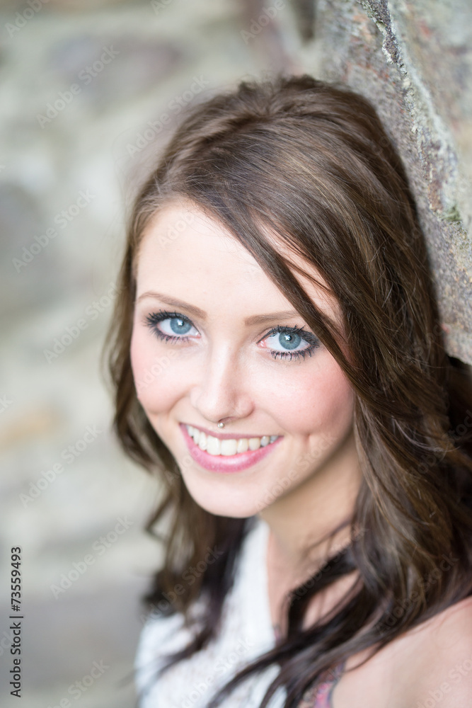 Portrait einer Frau mit brünetten Haaren Portrait einer Frau mit brünetten Haaren