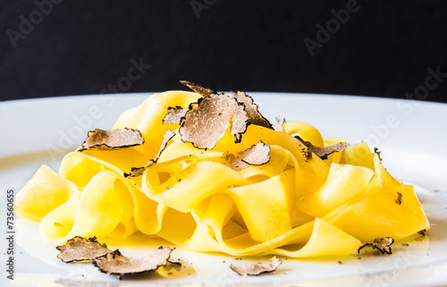 Billede på lærred Plate of pasta.Tagliatelli with fresh truffle.