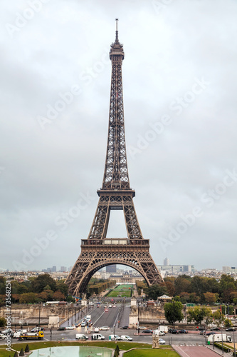 Fototapeta Naklejka Na Ścianę i Meble -  Eiffel tower in Paris, France