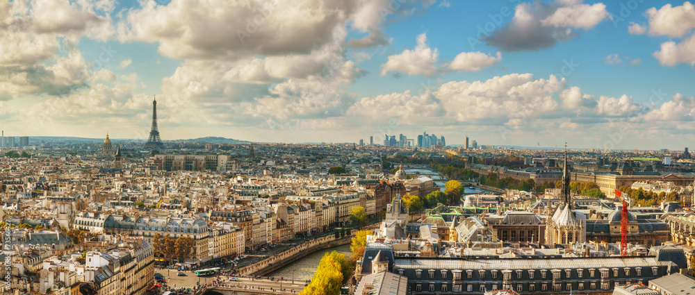 Fototapeta premium Panoramic aerial view of Paris
