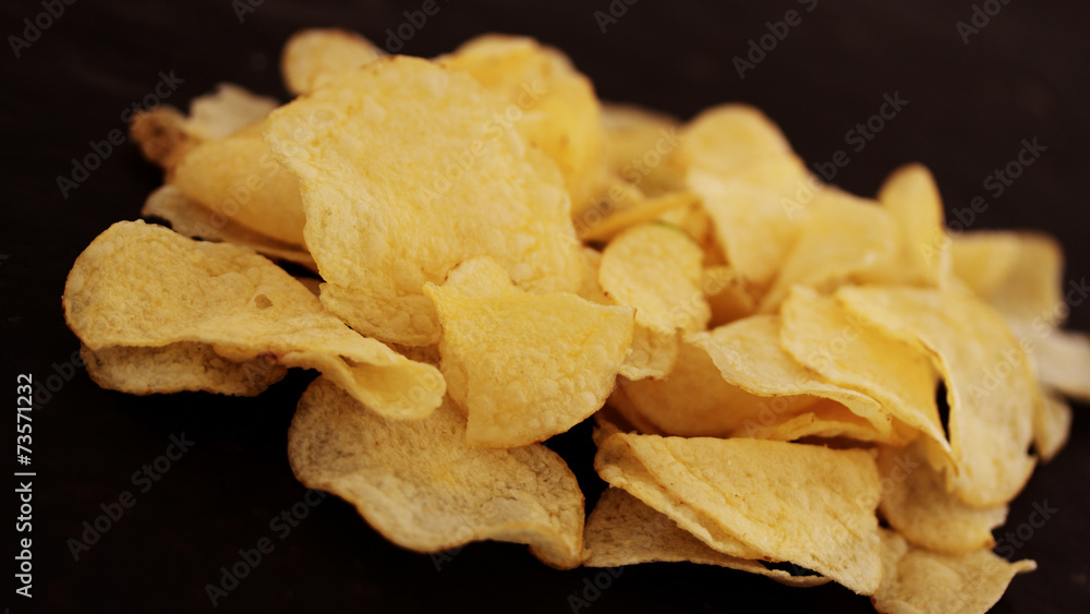 potato chips (close up)