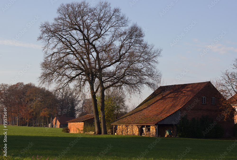 Bauernhof im Herbst Bauernhof im Herbst
