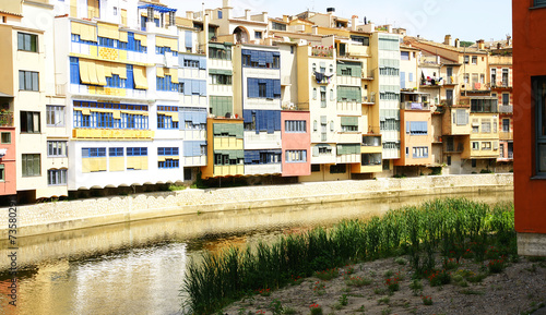 Fachadas coloristas sobre el r  o Onyar  Girona