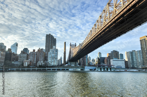 Roosevelt Island and Queensboro Bridge  Manhattan  New York