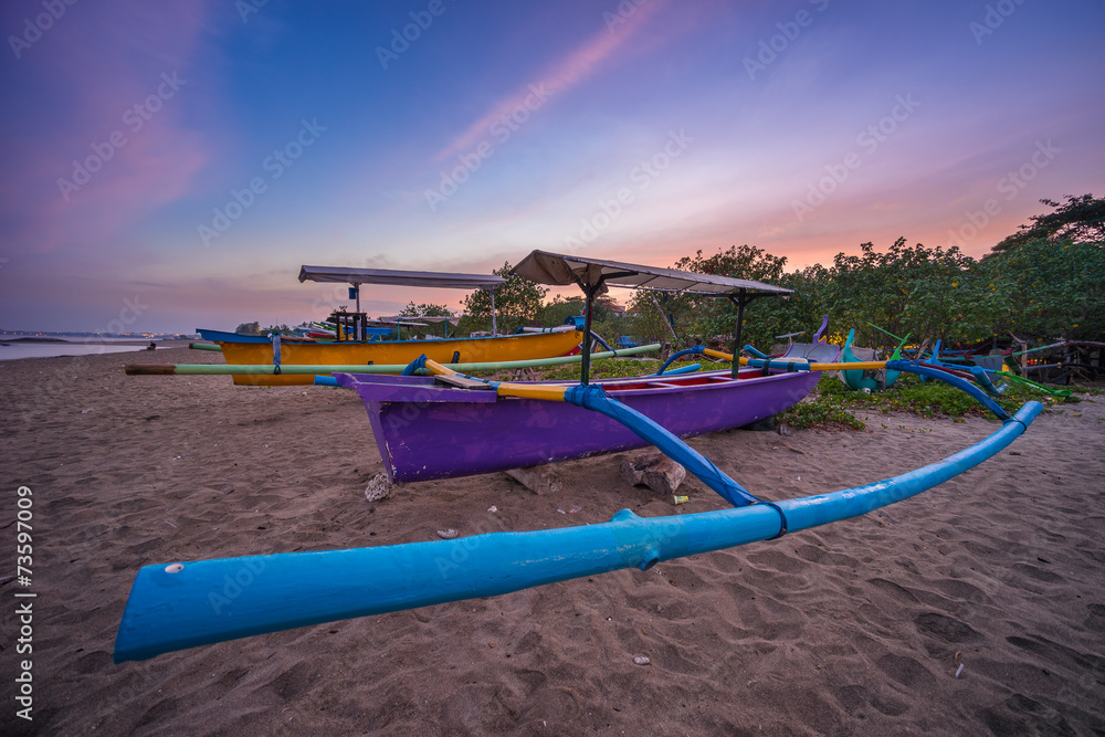 Fototapeta premium Bali traditional boat in the morning sunrise, Kuta beach in Bali island, Indonesia, Asia
