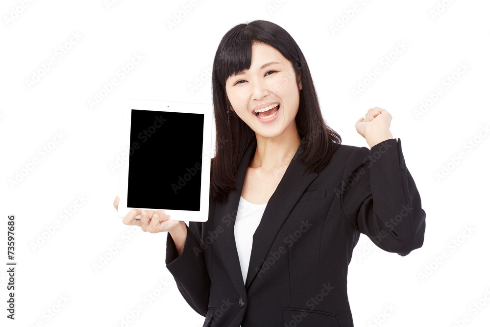 タブレットを見せてガッツポーズするビジネスウーマン タブレットを見せてガッツポーズするビジネスウーマン