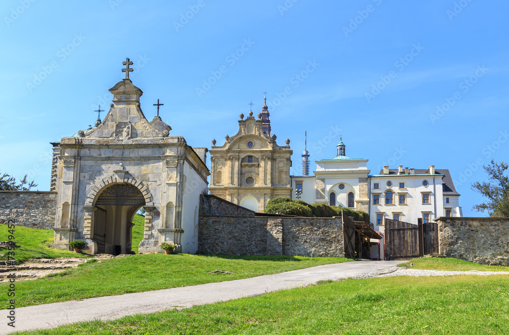Klasztor i Bazylika na Świetym Krzyżu (Holy Cross Monastery)