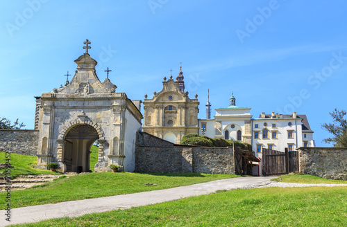 Klasztor i Bazylika na Świetym Krzyżu (Holy Cross Monastery)