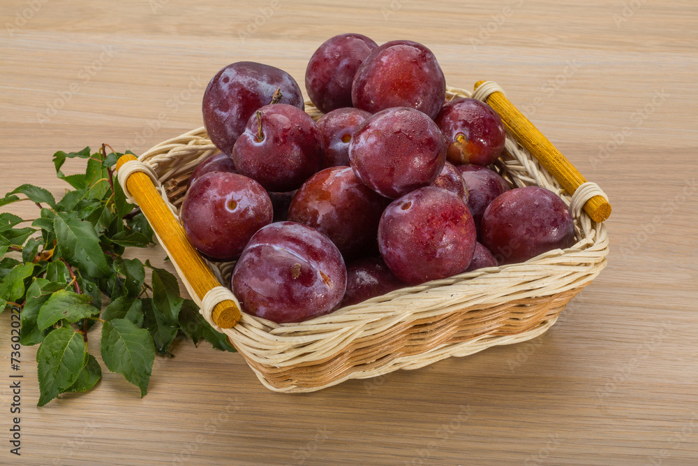 Fresh plums Fresh plums