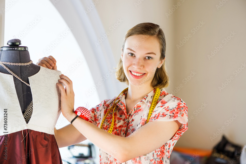 Atelier worker Atelier worker