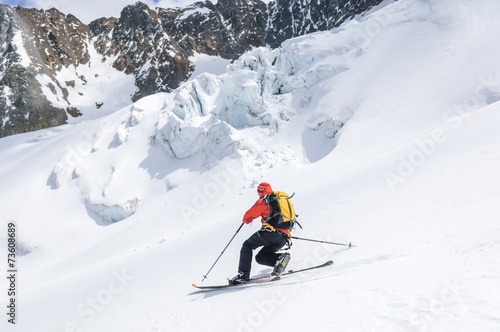 Cuadro en lienzo Telemarker bei Abfahrt auf einem Gletscher
