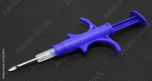 Dog's chip application syringe