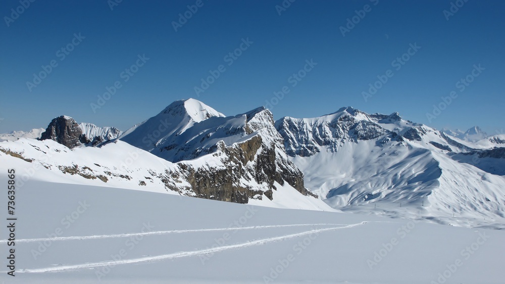 Sanetsch Pass, mountains and ski tracks