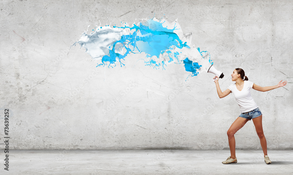 Obraz premium Girl with megaphone